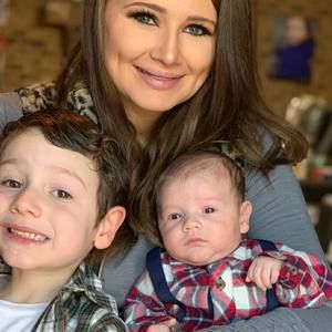 Meet your Posher, Ashley munoz